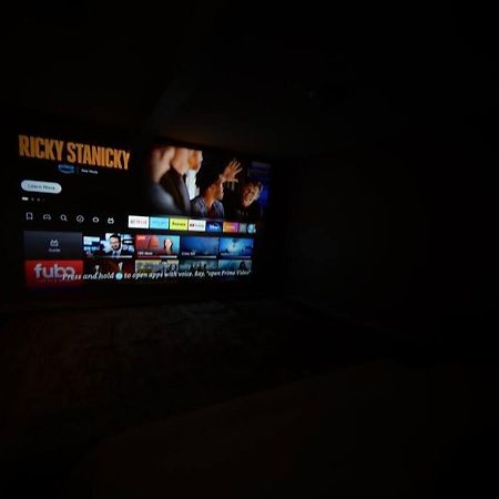Brand New Cozy Modern Bungalow W/Hot Tub+Movieroom 7 Min From Uptown Charlotte Luaran gambar
