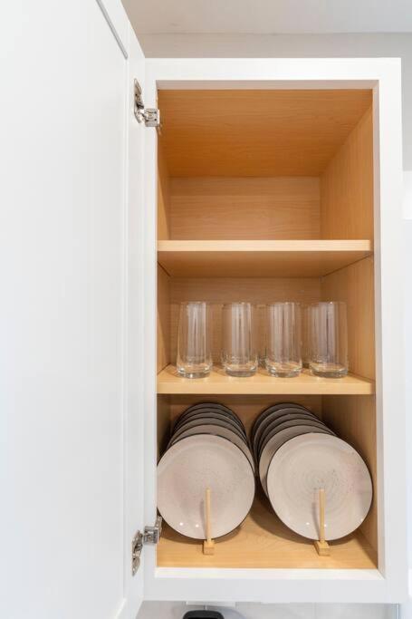 Brand New Cozy Modern Bungalow W/Hot Tub+Movieroom 7 Min From Uptown Charlotte Luaran gambar