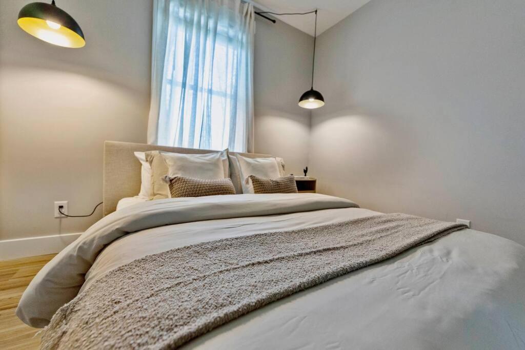 Brand New Cozy Modern Bungalow W/Hot Tub+Movieroom 7 Min From Uptown Charlotte Luaran gambar
