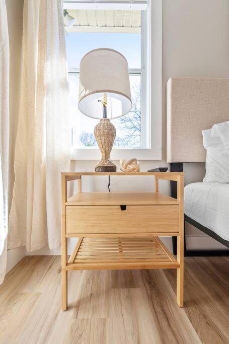 Brand New Cozy Modern Bungalow W/Hot Tub+Movieroom 7 Min From Uptown Charlotte Luaran gambar