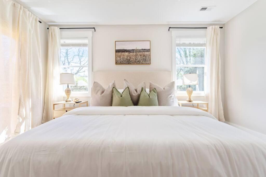Brand New Cozy Modern Bungalow W/Hot Tub+Movieroom 7 Min From Uptown Charlotte Luaran gambar