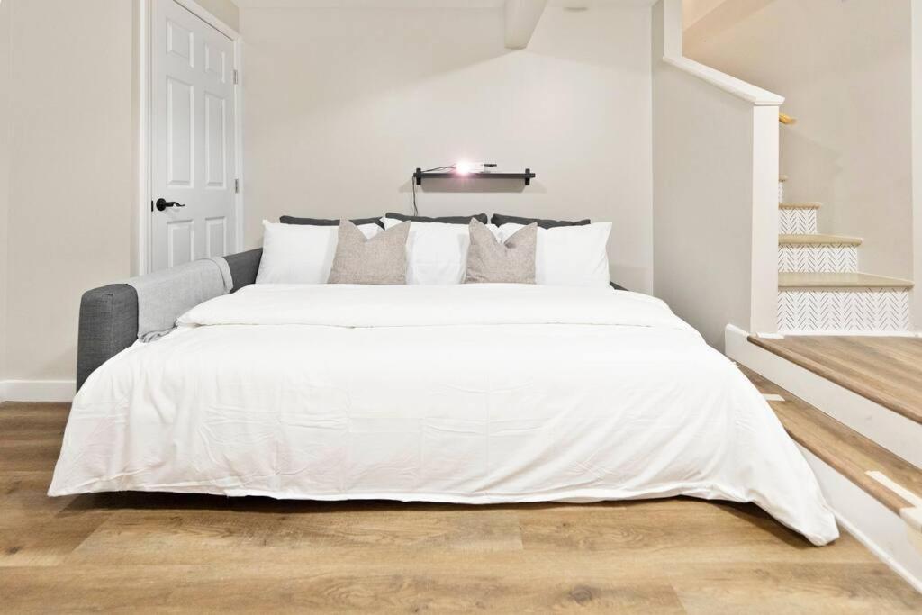 Brand New Cozy Modern Bungalow W/Hot Tub+Movieroom 7 Min From Uptown Charlotte Luaran gambar