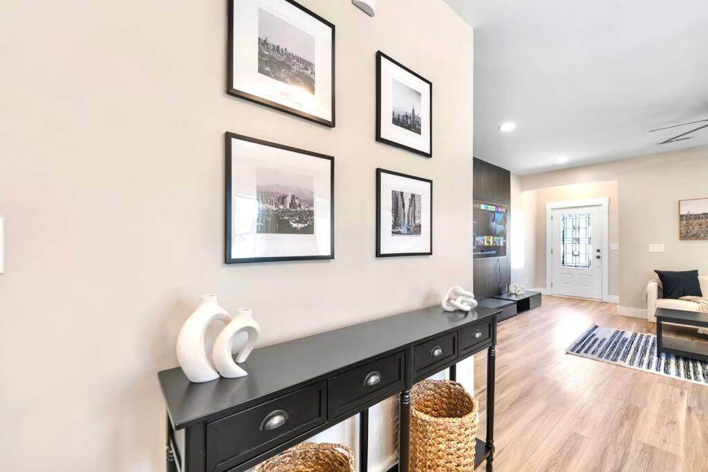 Brand New Cozy Modern Bungalow W/Hot Tub+Movieroom 7 Min From Uptown Charlotte Luaran gambar