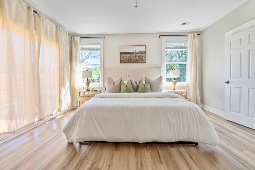 Brand New Cozy Modern Bungalow W/Hot Tub+Movieroom 7 Min From Uptown Charlotte Luaran gambar