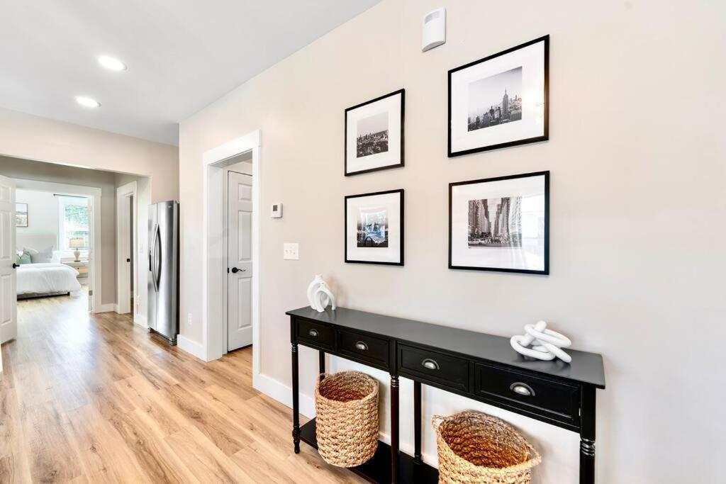 Brand New Cozy Modern Bungalow W/Hot Tub+Movieroom 7 Min From Uptown Charlotte Luaran gambar