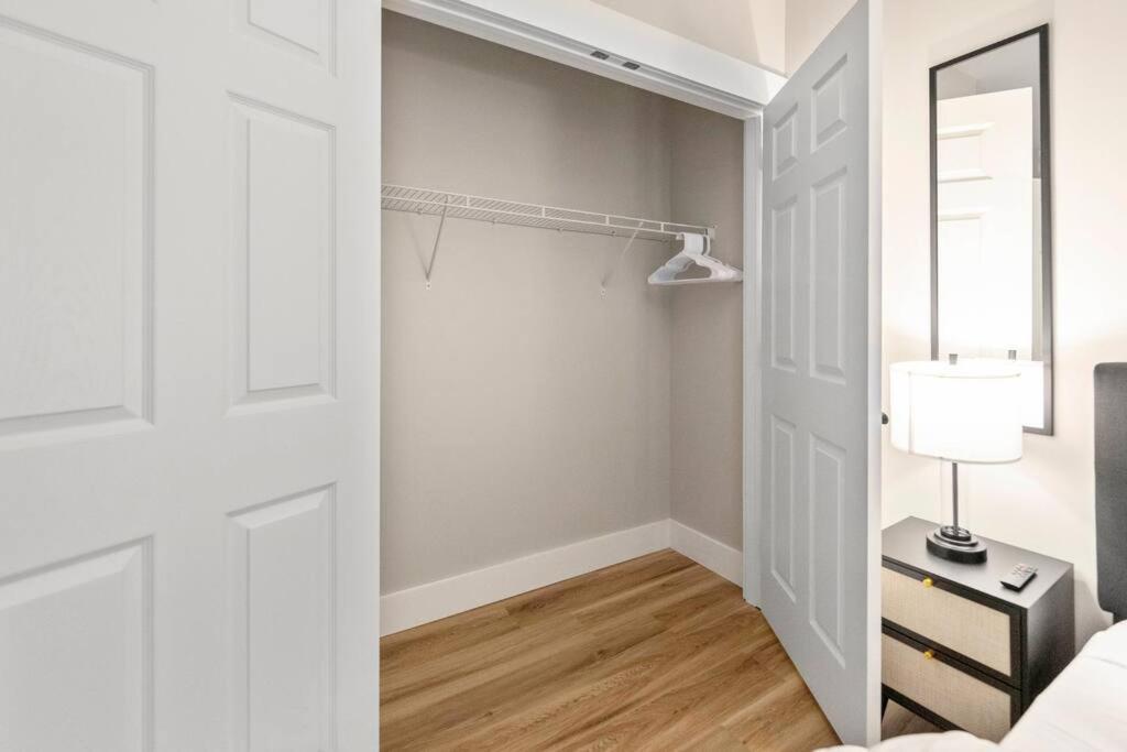Brand New Cozy Modern Bungalow W/Hot Tub+Movieroom 7 Min From Uptown Charlotte Luaran gambar