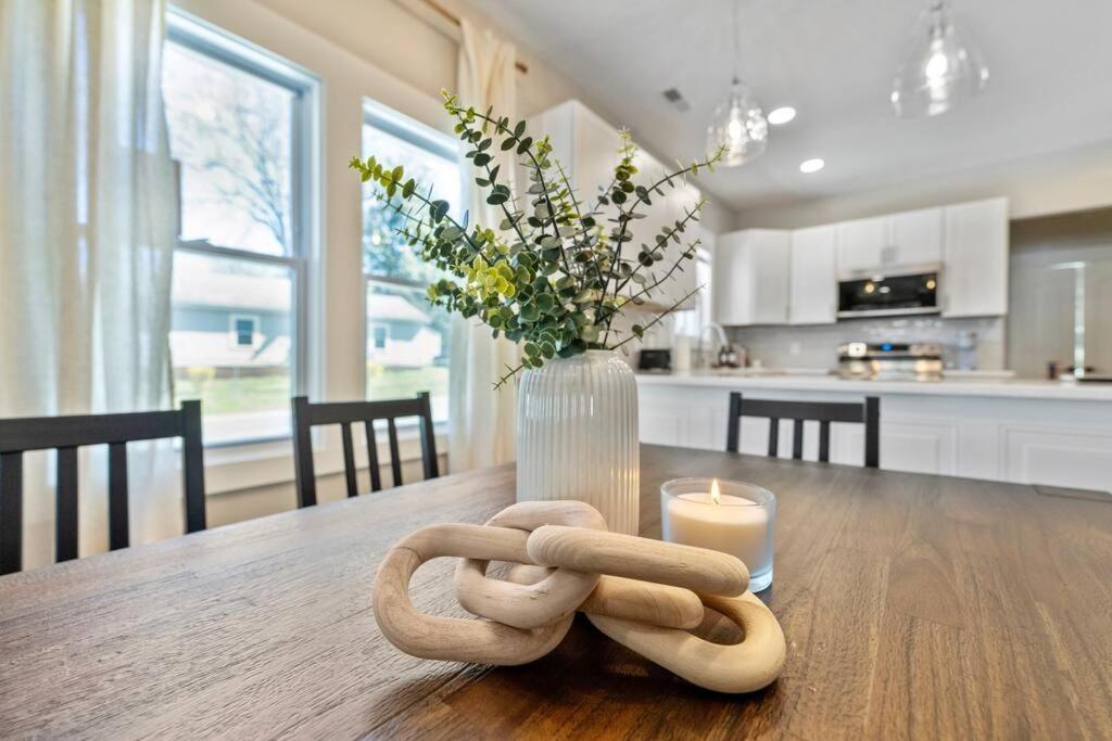 Brand New Cozy Modern Bungalow W/Hot Tub+Movieroom 7 Min From Uptown Charlotte Luaran gambar